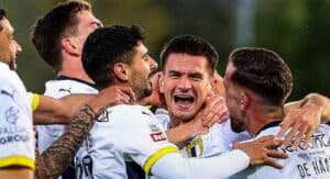 Grandes penalidades decidem e Famalicão vence na visita a Arouca