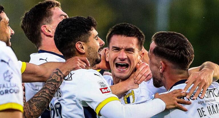 Grandes penalidades decidem e Famalicão vence na visita a Arouca