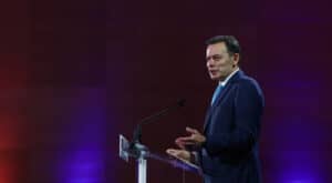 Luís Montenegro promete aumento do salário mínimo para 1.100 euros e redução do IRC até 17%&nbsp;