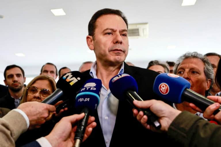 Montenegro garante que não escondeu contas e fala em manipulação de factos