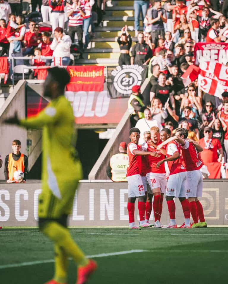 SC Braga vence 'aflito' AVS e continua a fechar o pódio