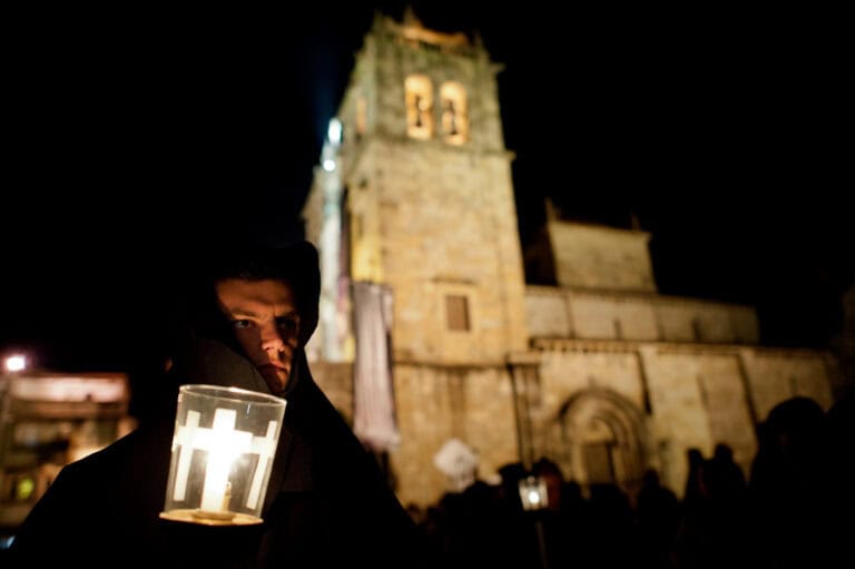 Procissão ‘Enterro do Senhor’ sai esta noite da Sé de Braga
