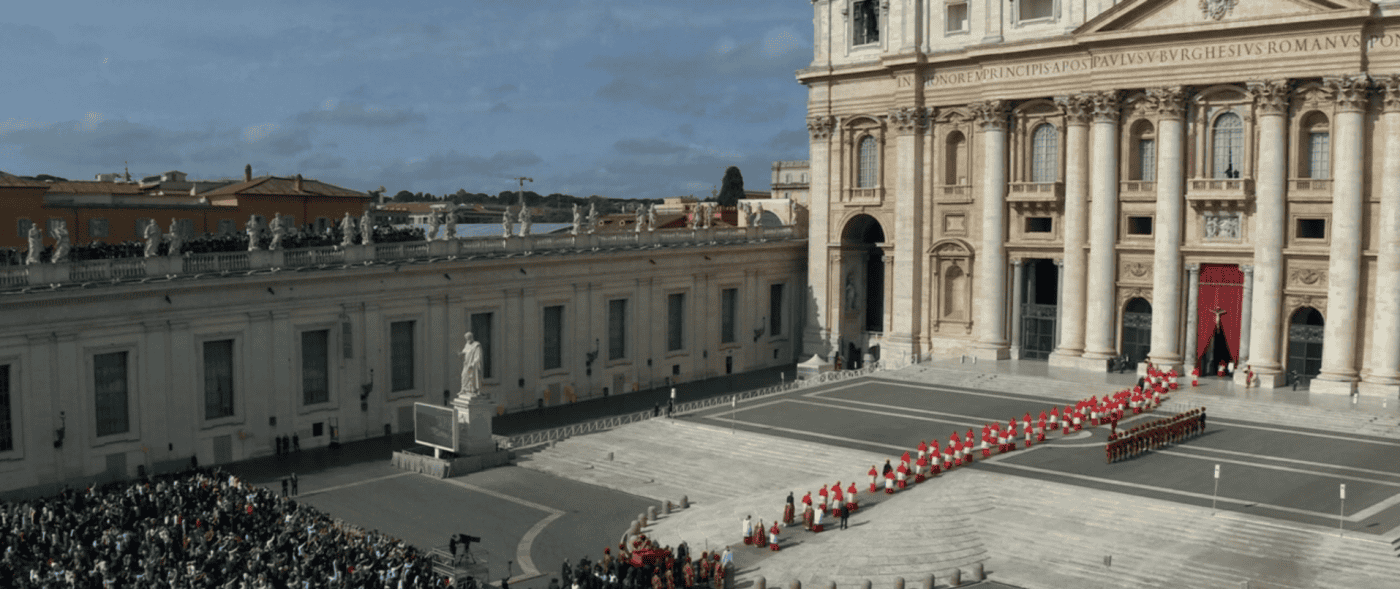 Decorre a cerimónia de trasladação do corpo de Francisco para a basílica de São Pedro