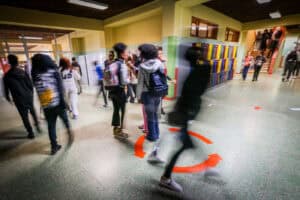 Abandono escolar precoce de jovens com deficiência é mais do triplo do dos que não a têm