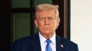 Trump pede uso gratuito dos canais do Panamá e do Suez para navios dos EUA 