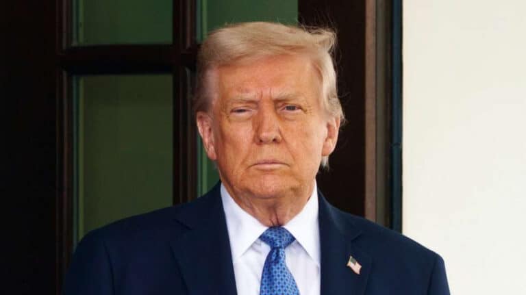 Trump pede uso gratuito dos canais do Panamá e do Suez para navios dos EUA&nbsp;