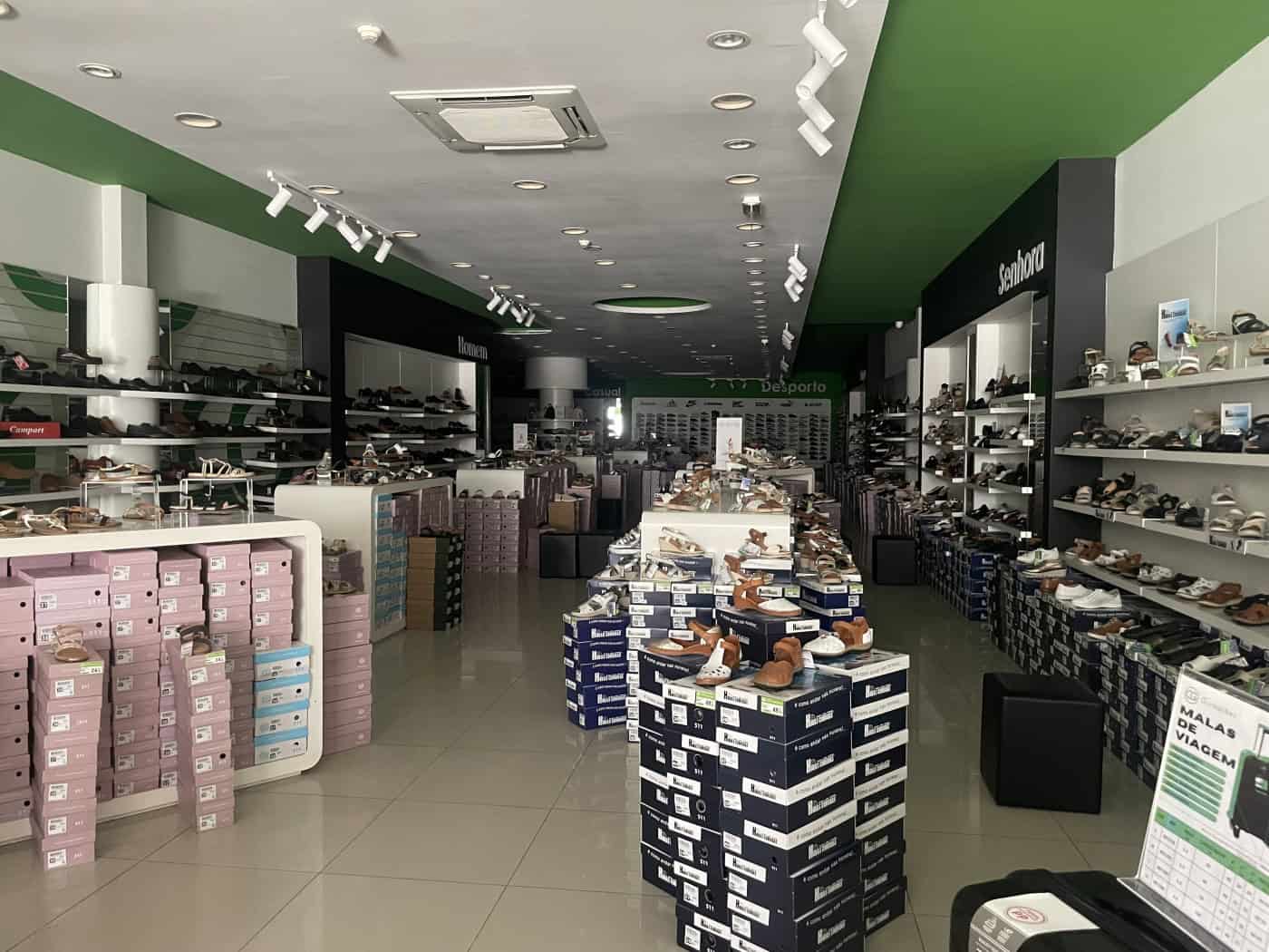 Lojas encerradas e outras às escuras. O dia 28 de abril no centro de Braga