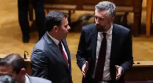 Montenegro e Pedro Nuno defrontam-se em debate a três semanas das eleições&nbsp;
