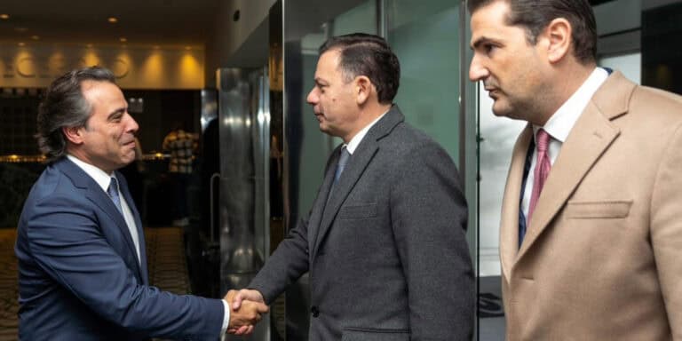 Luís Montenegro em arruada este sábado em Guimarães