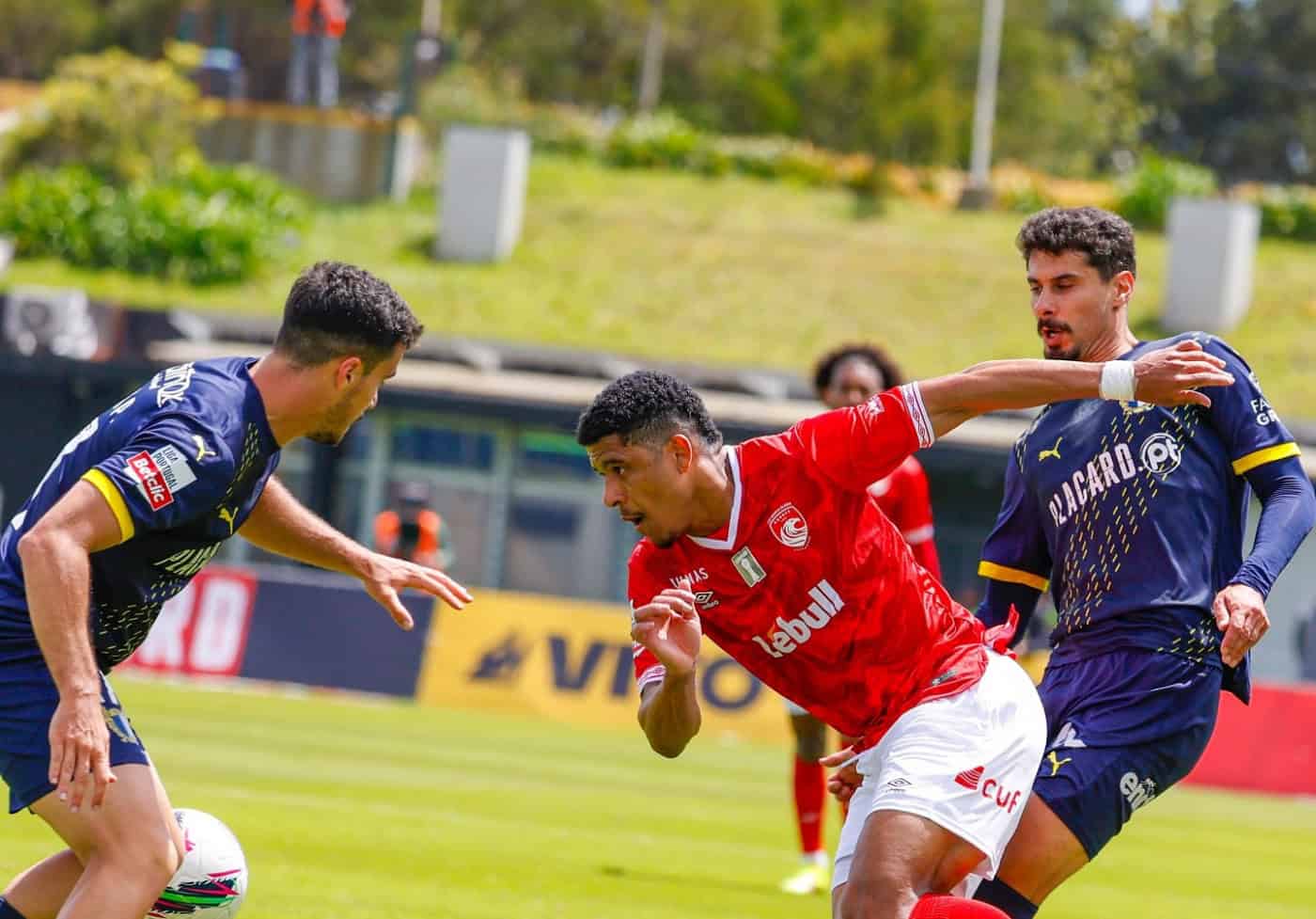 FC Famalicão perde nos Açores e Santa Clara mantém-se na luta pelo 5.º lugar