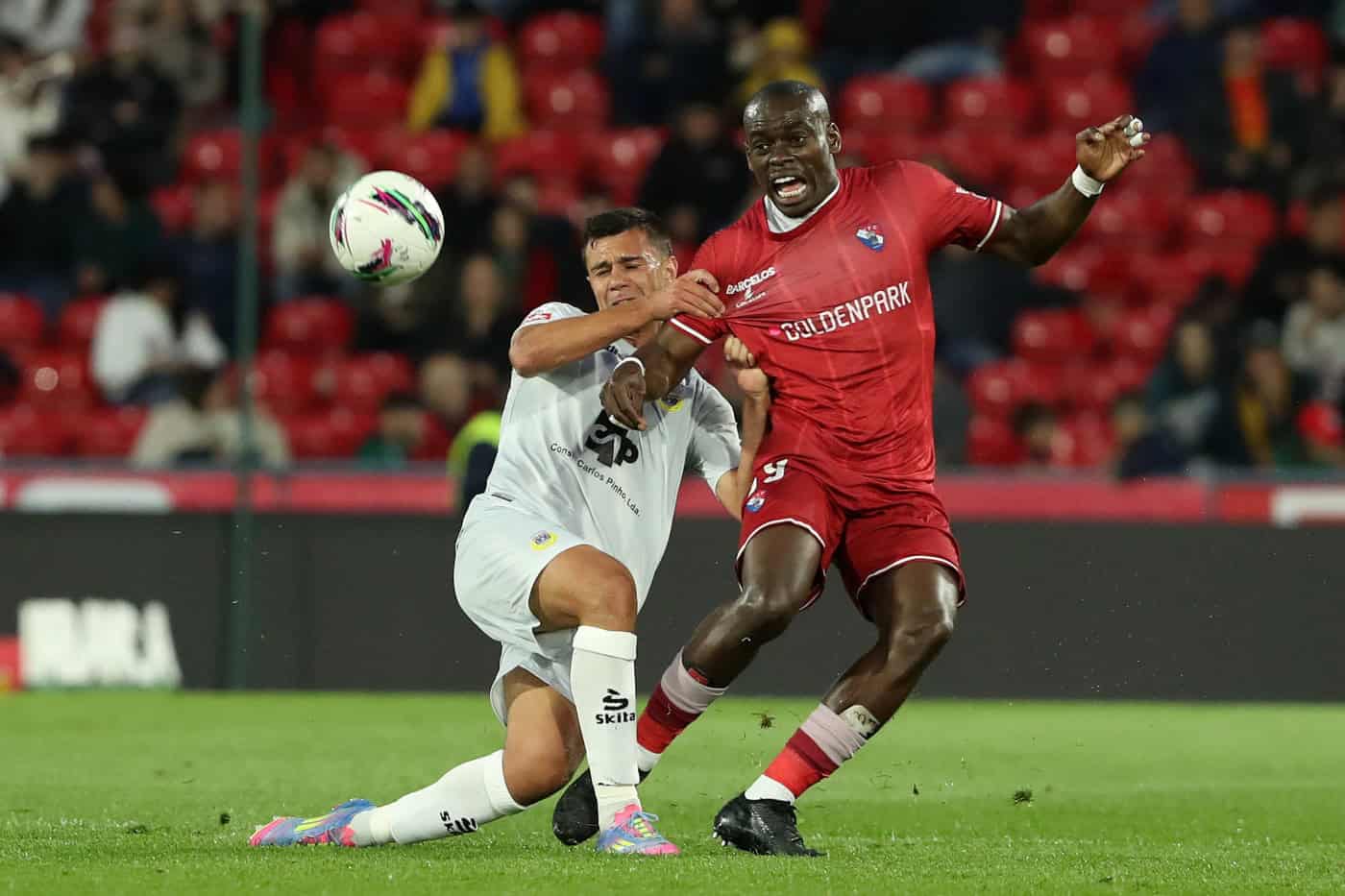 Um golo para cada lado dita empate em Barcelos com o Arouca