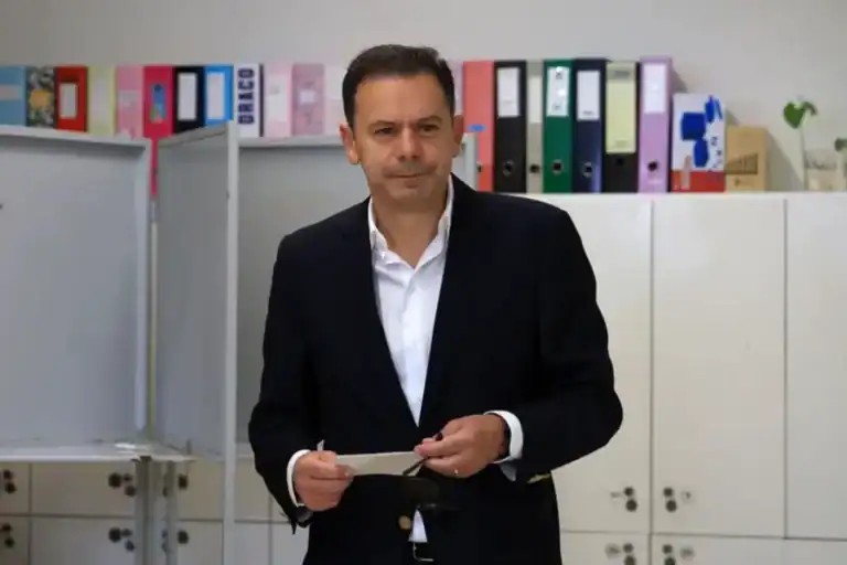 Montenegro vota em Espinho apelando a "participação forte"