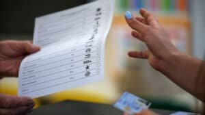 Projeções das televisões apontam abstenção entre 32% e os 47,7%