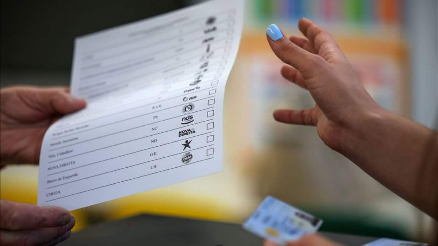 Projeções das televisões apontam abstenção entre 32% e os 47,7%