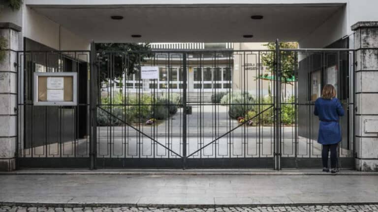 Fenprof admite avançar com greve caso haja prolongamento das aulas