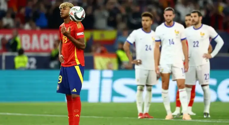 Espanha bate França por 5-4 e defronta Portugal na final da Liga das Nações