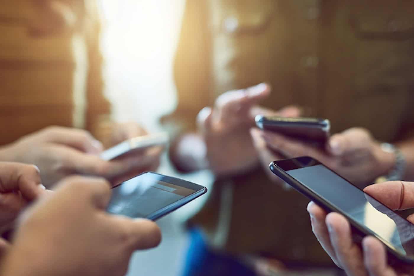 Vamos refletir sobre o tempo que passamos online no telemóvel?