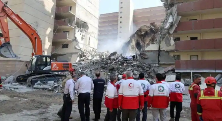 Israel e Irão trocam ataques de mísseis. Explosões ouvidas em Telavive, Jerusalém e Teerão