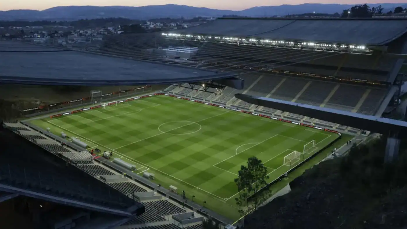 Visitantes do Municipal de Braga passam para bancada poente superior