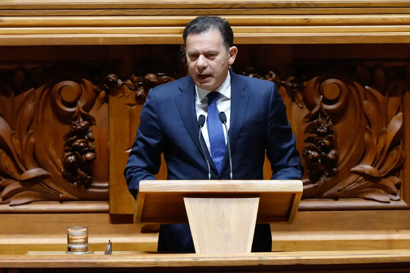 Montenegro anuncia mais 1.500 polícias e proposta de revisão da lei da nacionalidade