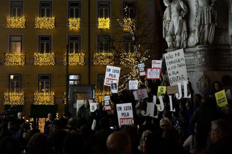 Trabalhadores da TiN receberam 25% do salário de maio mas mantêm-se em greve