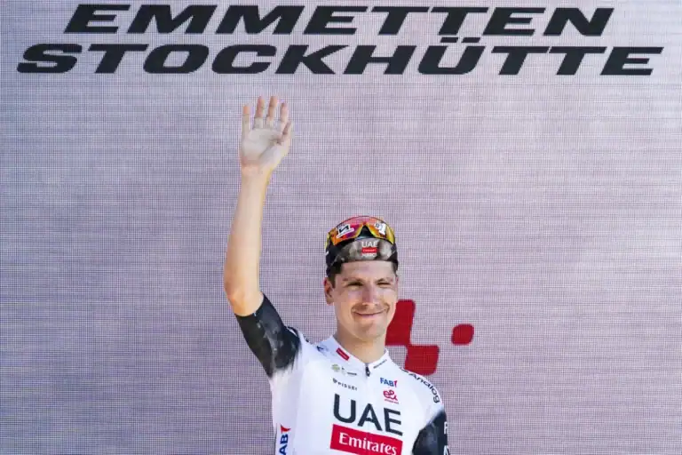 João Almeida vence Volta à Suíça com triunfo na última etapa em cronoescalada