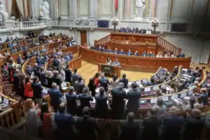 Parlamento aprova urgência na apreciação da proposta do Governo sobre IRS