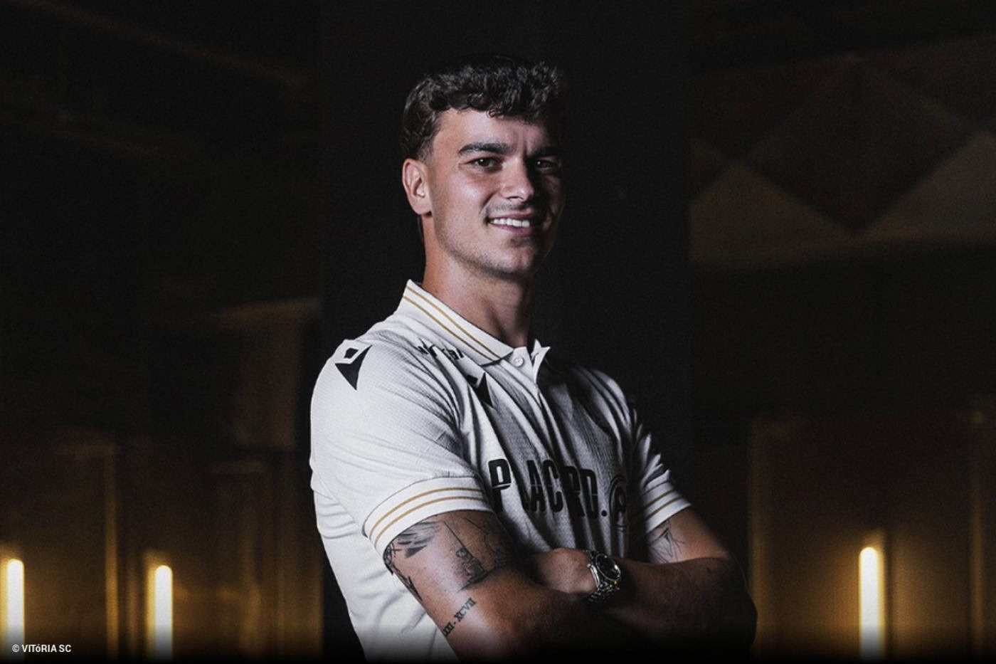 Miguel Nóbrega reforça a defesa do Vitória SC