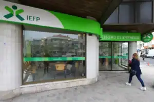 Taxa de desemprego desce para 6,3% em maio