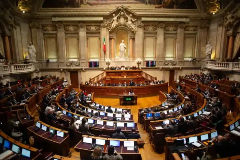 Redução do IRS em 2025 aprovada na generalidade pelo parlamento