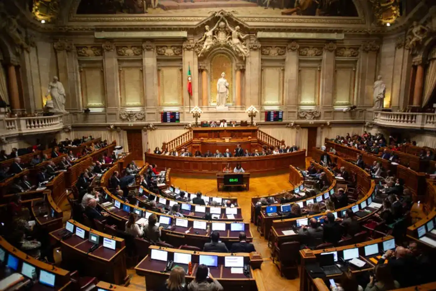 Redução do IRS em 2025 aprovada na generalidade pelo parlamento