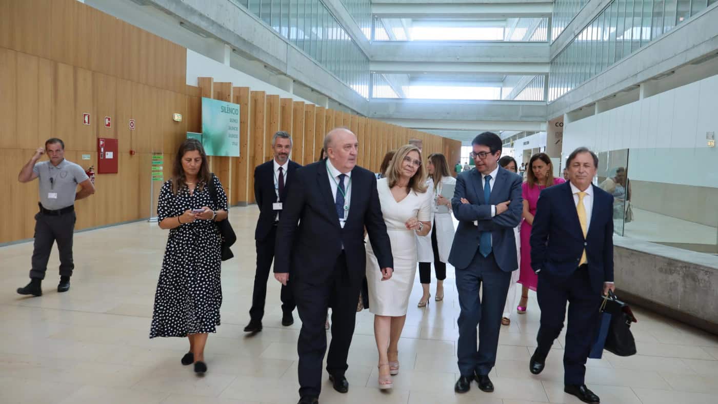 Ministra da Saúde diz que sai quando o primeiro-ministro entender&nbsp;