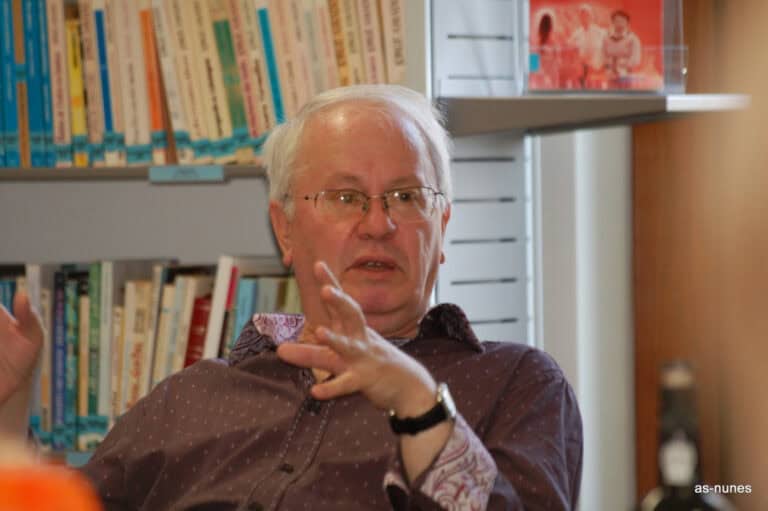 Escritor e poeta Álamo de Oliveira morreu este domingo nos Açores