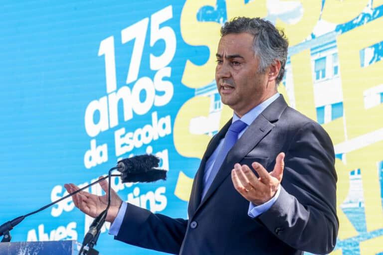 Ministro da Ciência vai ser ouvido sobre cortes no financiamento de centros de investigação