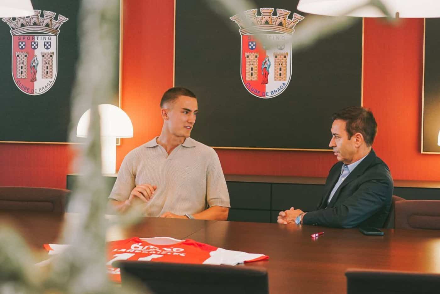 SCB oficializa Gustaf, defesa sueco de 25 anos