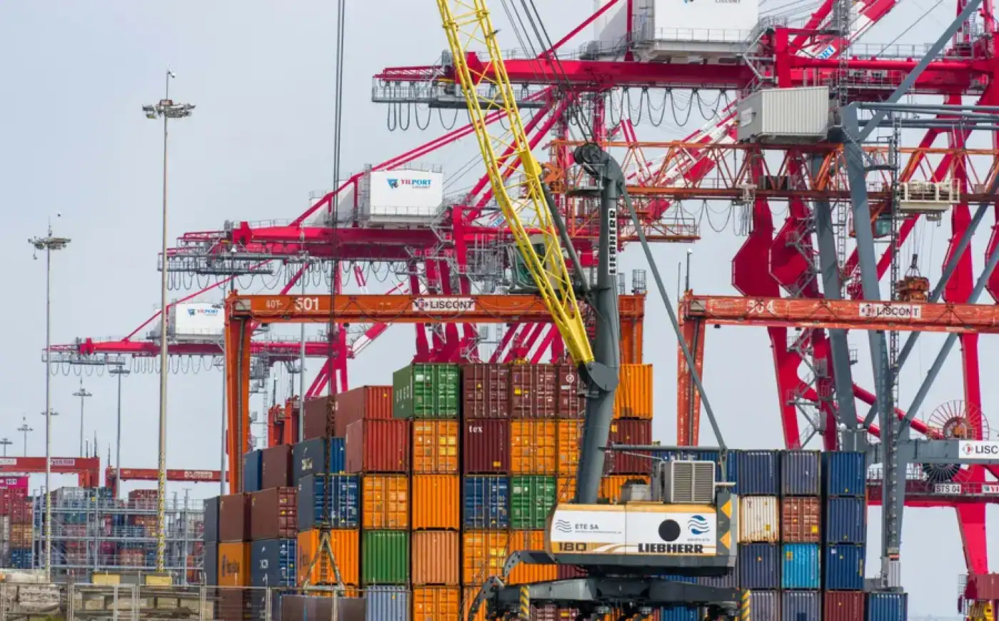 Exportações aumentam 2,5% e importações 12,1% em maio