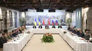 Rússia admite participar em terceira ronda de negociações de paz com a Ucrânia 