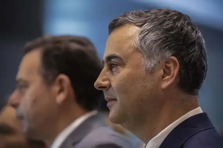 Cidadania sem identidade de género por ser tema “muito complexo”