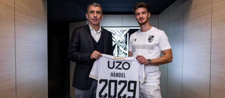 Vitória SC. Händel com braçadeira de capitão