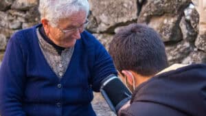 Alunos de Medicina da UMinho levam saúde e companhia a idosos de Monção