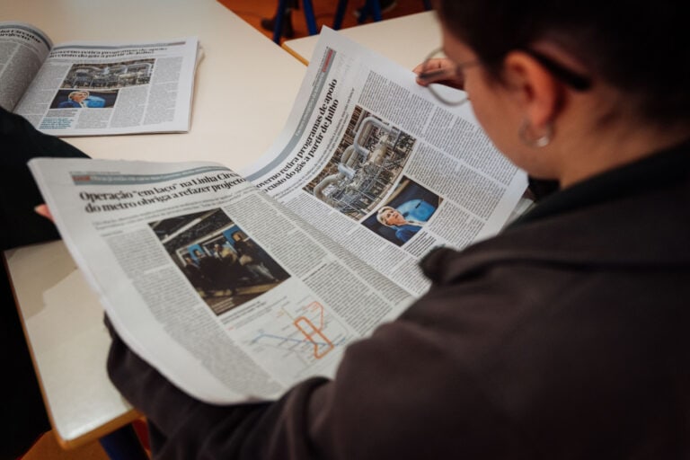 Jovens dedicam apenas 30 minutos diários a consultar notícias