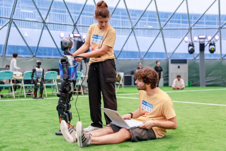 Laboratório de Robótica da UMinho no mundial de futebol com robôs humanóides
