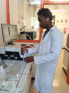 Estudo da ECUM alerta para os perigos do consumo das aguardentes moçambicanas