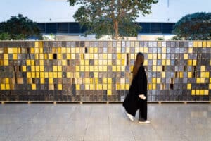 Mural dos Desejos de 13 metros ocupa centro comercial em Braga