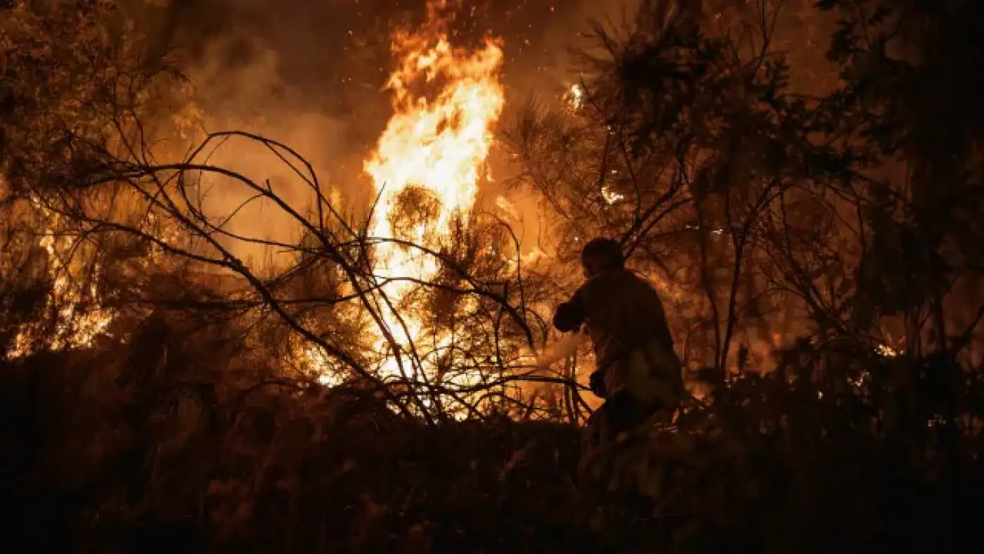 Fogo na Covilhã obriga ao confinamento da população de Vale da Cerdeira