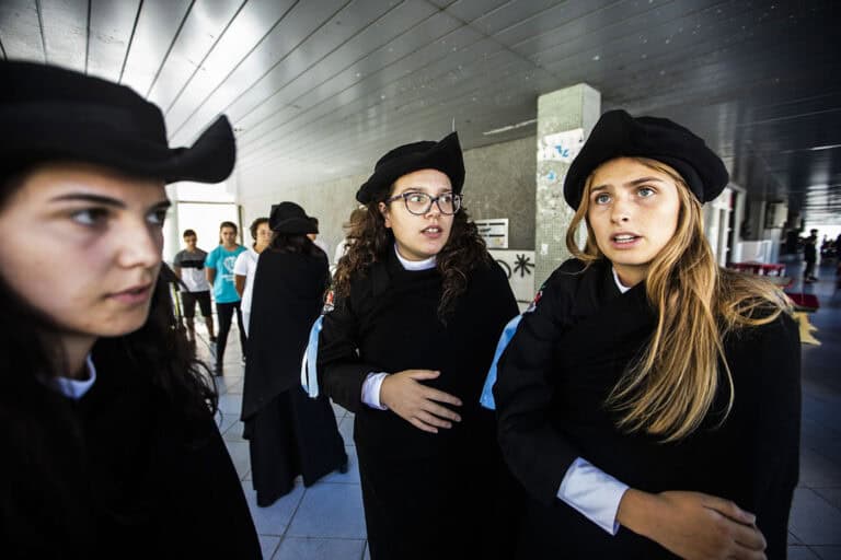 Propinas não foram devolvidas e Governo não diz quando vão ser. É um “veto de gaveta”, acusa deputada socialista