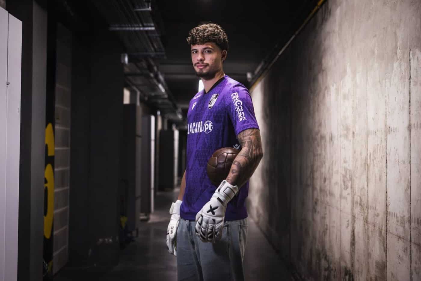 Lucas Furtado reforça a baliza do Vitória SC