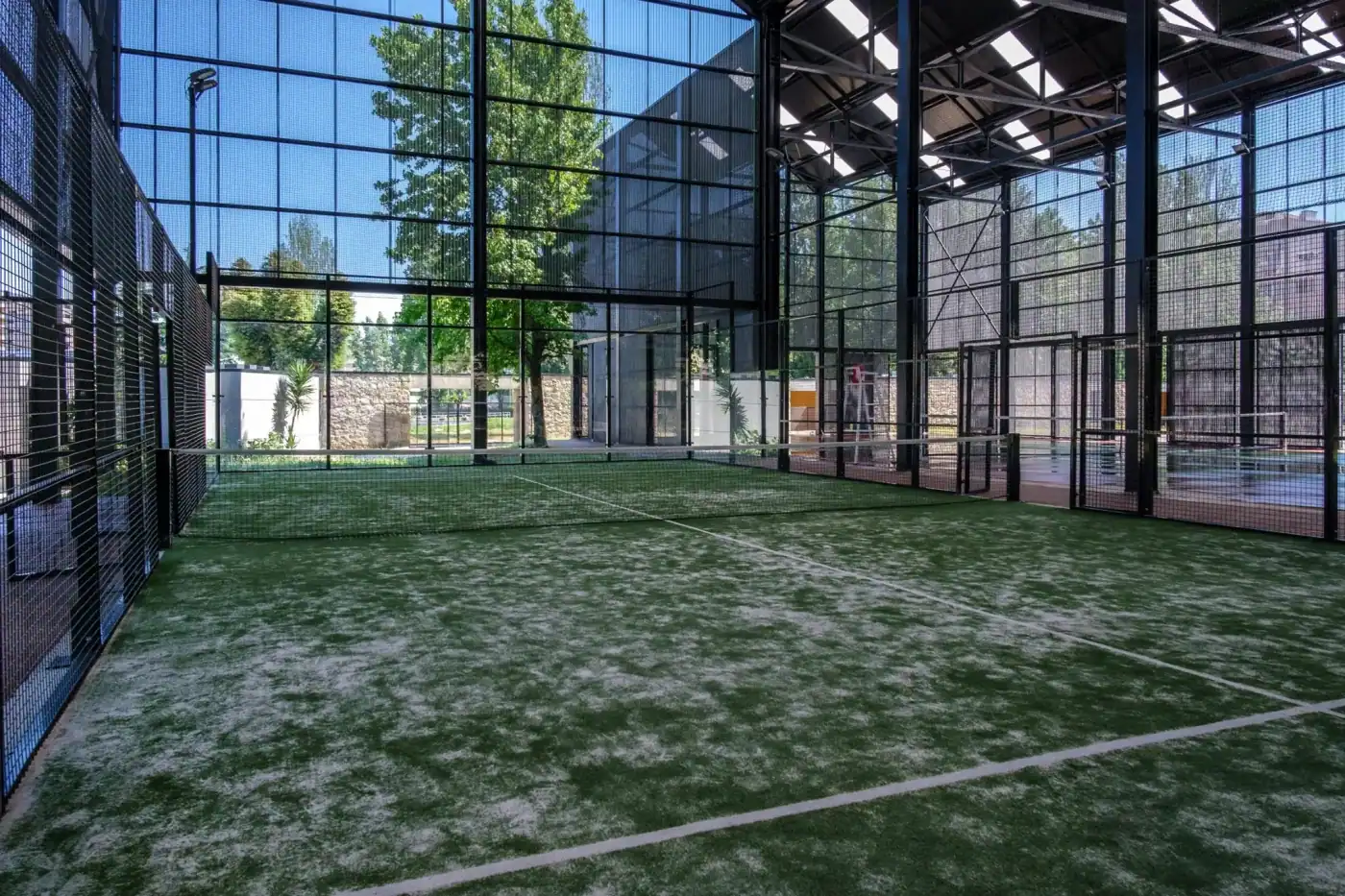 Incumprimento de empresa atrasa obra nos campos de padel e ténis da Rodovia