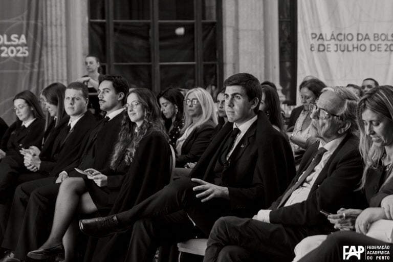 Estudantes da U.Porto pedem Senado Académico urgente para caso de Medicina