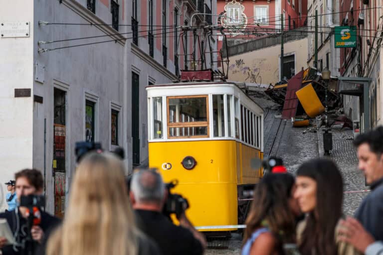Cabo “cedeu no ponto de fixação" da cabina que descarrilou